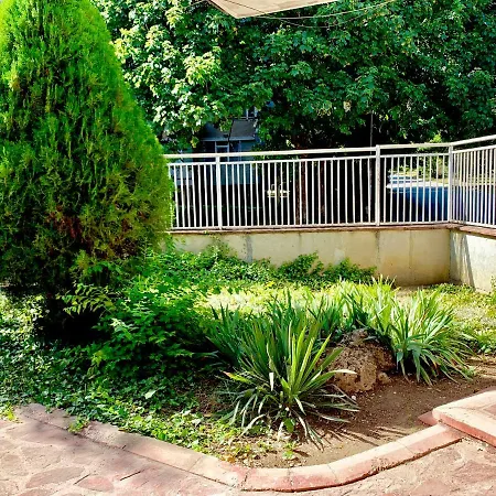 Jackie House 3* וארנה