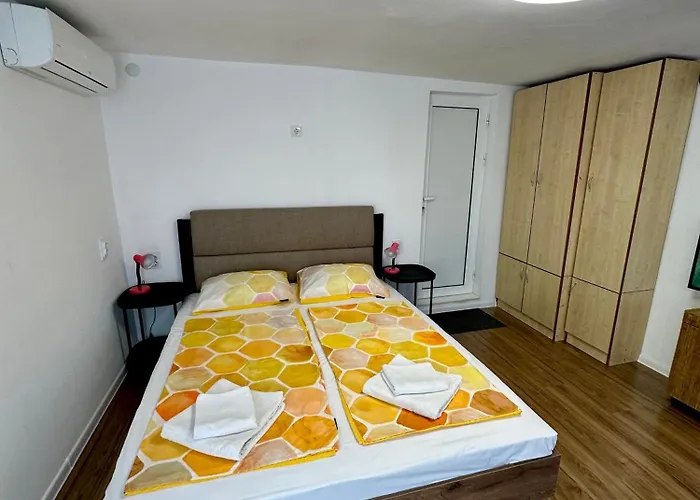 Jackie House וארנה