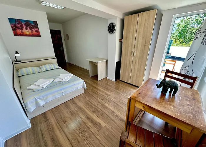 Jackie House 3* וארנה