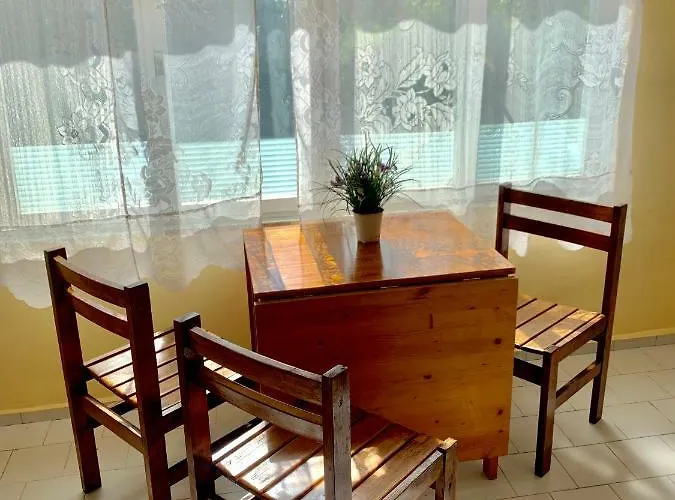 Jackie House בית הארחה 3*