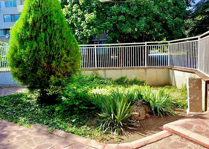 Jackie House 3* Várna