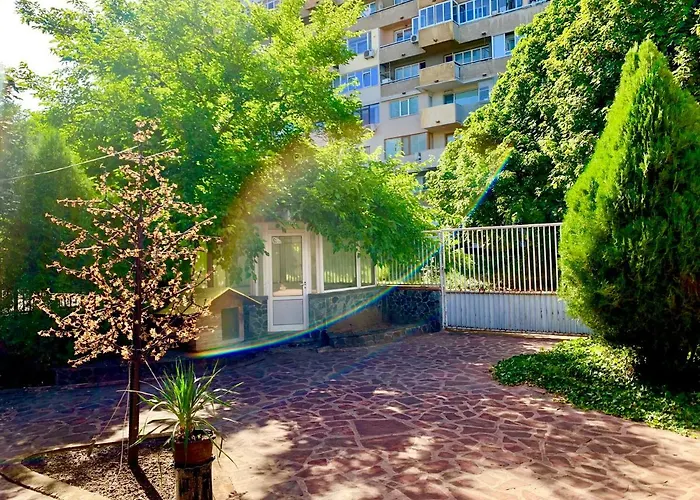 Jackie House בית הארחה וארנה