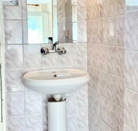 בית הארחה Jackie House 3*